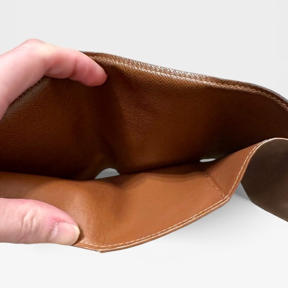 LOUIS VUITTON 2019 Monogram Victorine Wallet - Picture 13 of 16